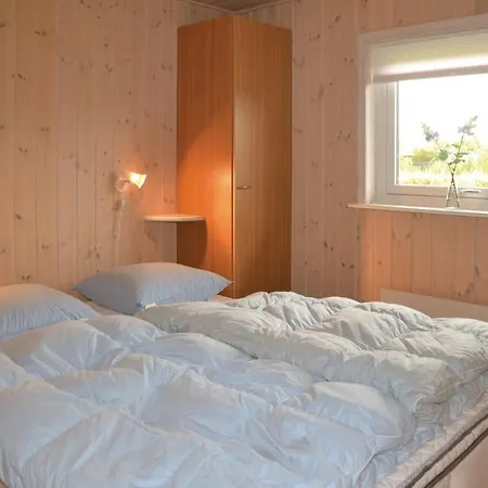 بيت للعطل Four-bedroom Holiday In *
