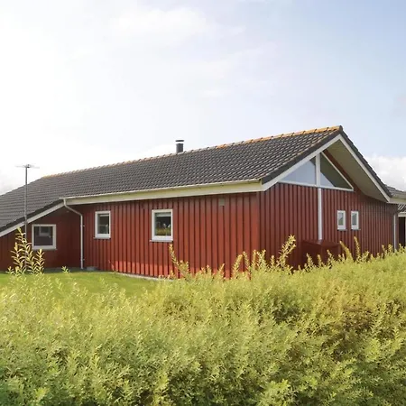 بيت للعطل Four-bedroom Holiday In